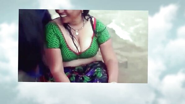 அனா ஃபாக்ஸெக்ஸ் தனது கொக்கோ புஸில் பெரிய துடிக்கும் சேவலை எடுத்துக்கொள்கிறது